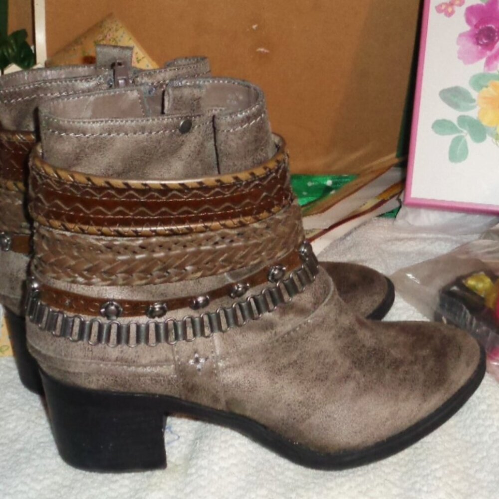 LAVORAZIONE ARTIGIANA LEATHER ANKLE BOOTIES-SZ 6.5 LADIES GORGEOUS SHOES